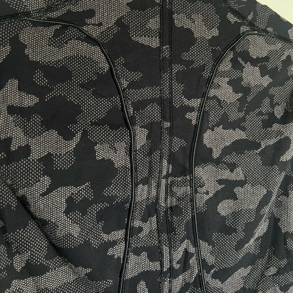 Lululemon Run Briskly 1/2 Zip Jacket Size 2 Heritage Camo Jacquard Black - Picture 11 of 12